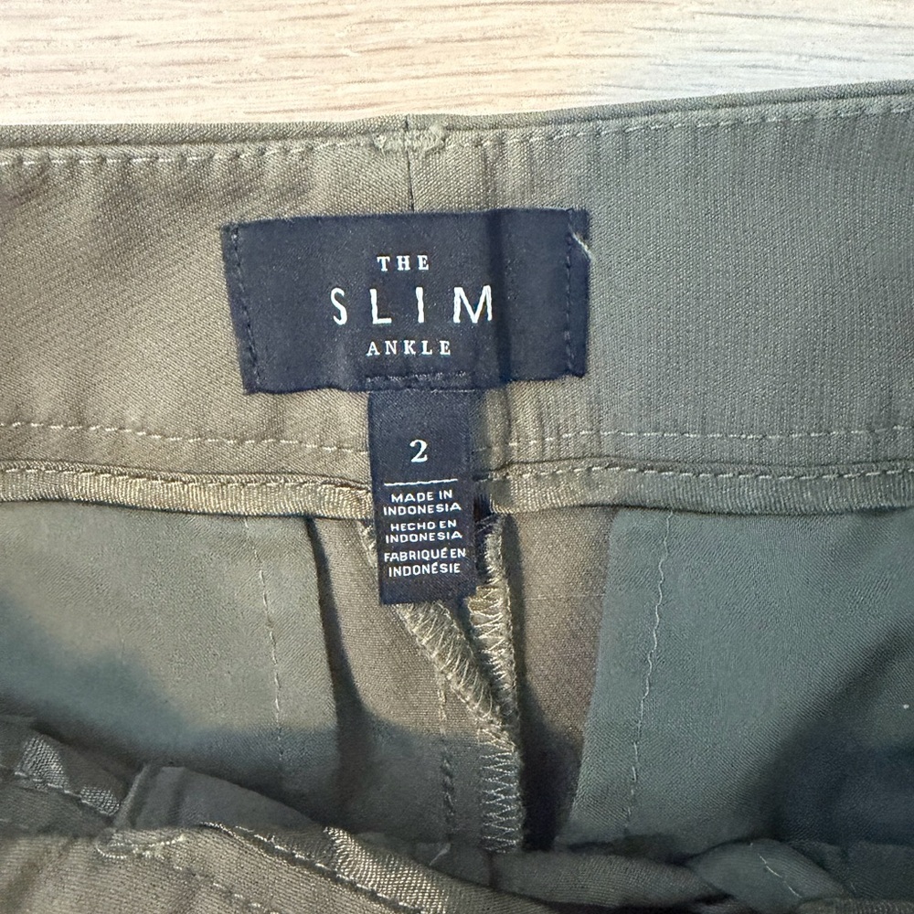 White House Black Market Olive Cropped Slim Pants - Picture 3 of 9
